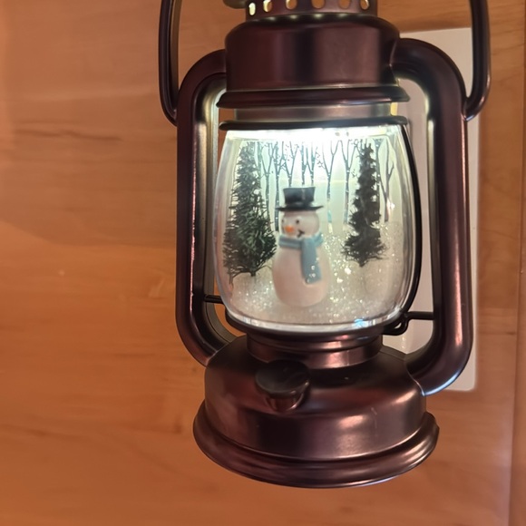 Bath & Body Works Wallflower Scent Snow globe Snowman plug in & Nightlight. - Picture 3 of 10
